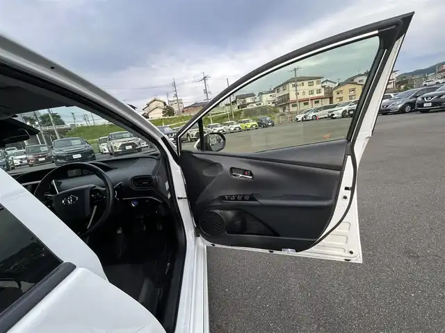トヨタ プリウス S 岡山県 2019(平31)年 9.6万km スーパーホワイトⅡ トヨタセーフティセンス/純正7インチナビ/フルセグTV/DVD/Bluetooth/バックカメラ/ビルトインETC/ドライブレコーダー/アダプティブクルーズコントロール/スマートキー/プッシュEgスタート/ステアリングリモコン/LEDオートライト/LEDフォグランプ/スタッドレスタイヤ/横滑り防止装置/保証書/取説