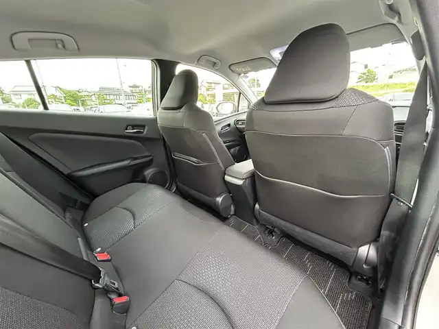 トヨタ プリウス S 岡山県 2019(平31)年 9.6万km スーパーホワイトⅡ トヨタセーフティセンス/純正7インチナビ/フルセグTV/DVD/Bluetooth/バックカメラ/ビルトインETC/ドライブレコーダー/アダプティブクルーズコントロール/スマートキー/プッシュEgスタート/ステアリングリモコン/LEDオートライト/LEDフォグランプ/スタッドレスタイヤ/横滑り防止装置/保証書/取説