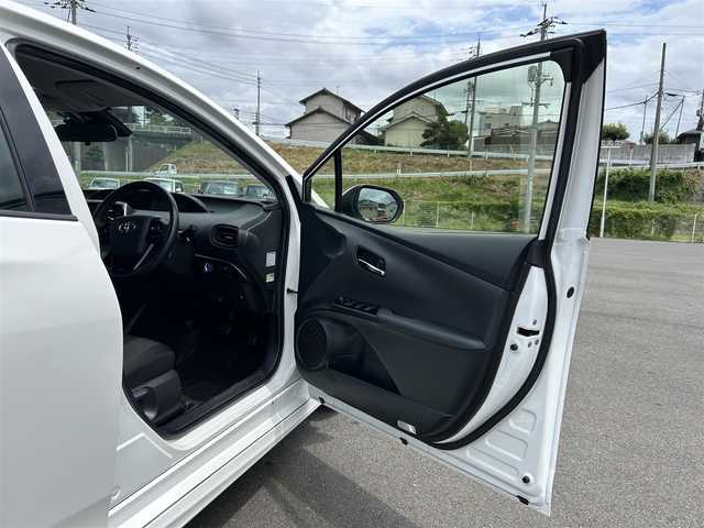 トヨタ プリウス S 岡山県 2019(平31)年 9.6万km スーパーホワイトⅡ トヨタセーフティセンス/純正7インチナビ/フルセグTV/DVD/Bluetooth/バックカメラ/ビルトインETC/ドライブレコーダー/アダプティブクルーズコントロール/スマートキー/プッシュEgスタート/ステアリングリモコン/LEDオートライト/LEDフォグランプ/スタッドレスタイヤ/横滑り防止装置/保証書/取説