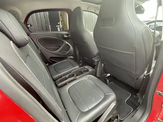 スマート ＭＣＣ スマート フォーフォー BRABUS エクスクルーシブ レッドLTD 静岡県 2017(平29)年 4.2万km 赤 /特別仕様車/アイドリングストップ/ターボ/社外ナビ/バックカメラ/地デジ/黒革シート/シートヒーター/フロントスポイラー/スペアキー×１/ETC/新車時整備手帳/　　【保証書】/取扱説明書/