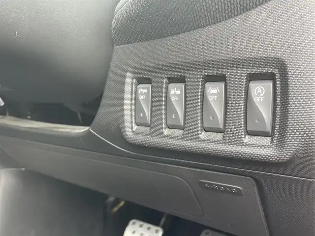 スマート ＭＣＣ スマート フォーフォー BRABUS エクスクルーシブ レッドLTD 静岡県 2017(平29)年 4.2万km 赤 /特別仕様車/アイドリングストップ/ターボ/社外ナビ/バックカメラ/地デジ/黒革シート/シートヒーター/フロントスポイラー/スペアキー×１/ETC/新車時整備手帳/　　【保証書】/取扱説明書/
