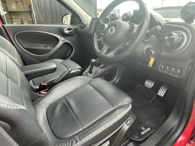 スマート ＭＣＣ スマート フォーフォー BRABUS エクスクルーシブ レッドLTD 静岡県 2017(平29)年 4.2万km 赤 /特別仕様車/アイドリングストップ/ターボ/社外ナビ/バックカメラ/地デジ/黒革シート/シートヒーター/フロントスポイラー/スペアキー×１/ETC/新車時整備手帳/　　【保証書】/取扱説明書/