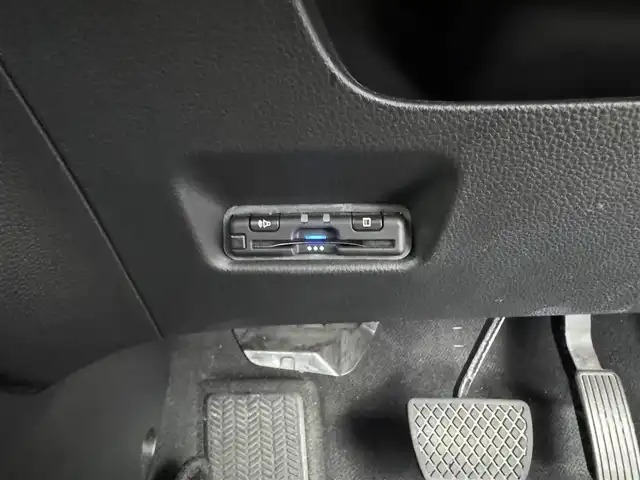 ホンダ フィット e:HEVクロスター 愛知県 2020(令2)年 5.6万km プレミアムサンライトホワイトパール 純正9インチナビ　/（フルセグ/BT/CD/DVD） /レーダークルーズコントロール　/バックモニター　/コーナーセンサー　/衝突軽減システム　/レーンキープアシスト　/オートライト　/電動格納ミラー　/ドライブレコーダー　/ETC/社外AW（BALMINUM）　
