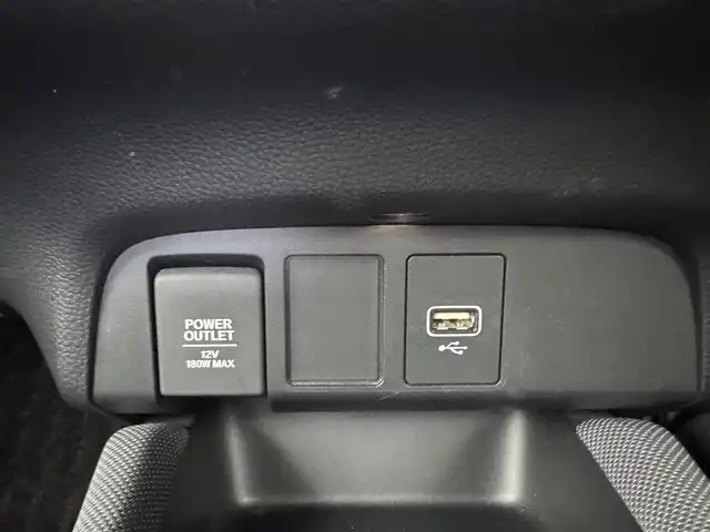 ホンダ フィット e:HEVクロスター 愛知県 2020(令2)年 5.6万km プレミアムサンライトホワイトパール 純正9インチナビ　/（フルセグ/BT/CD/DVD） /レーダークルーズコントロール　/バックモニター　/コーナーセンサー　/衝突軽減システム　/レーンキープアシスト　/オートライト　/電動格納ミラー　/ドライブレコーダー　/ETC/社外AW（BALMINUM）　