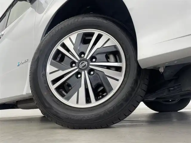 日産 セレナ e－パワー ハイウェイスター V 群馬県 2020(令2)年 5.1万km ブリリアントシルバー セーフティパッケージA/ ・SRSカーテン/サイドエアバッグシステム/ ・インテリジェントアラウンドビューモニター/ ・インテリジェントDA(ふらつき警報)/ ・ヒーター付きドアミラー/オートデュアルエアコン/リヤヒーターダクト/＝＝＝＝＝＝/純正10インチナビ/(AM/FM/Bluetooth/フルセグTV/CD/DVD//Blue-ray/USB/AppleCarPlay/AndroidAuto)/純正11インチフリップダウンモニター/両側パワースライドドア(ハンズフリー機能付)/社外前後ドライブレコーダー/LEDヘッドランプ/ビルトインETC/BSW（後側方車両検知警報）/BSI(後側方衝突防止支援)/エマージェンシーブレーキ/LDW（車線逸脱警報）/LDP（車線逸脱防止支援）/ソナー/クルーズコントロール/プッシュスタート/スマートキー