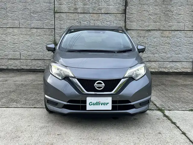 日産 ノート X Vセレクション 長崎県 2020(令2)年 5.1万km ダークメタルグレー ワンオーナー/純正メモリナビ/(CD/DVD/BT/フルセグ)/全方位カメラ/衝突軽減ブレーキ/レーンアシスト/コーナーセンサー/オートライト/スマートキー/プッシュスタート/ステアリングスイッチ