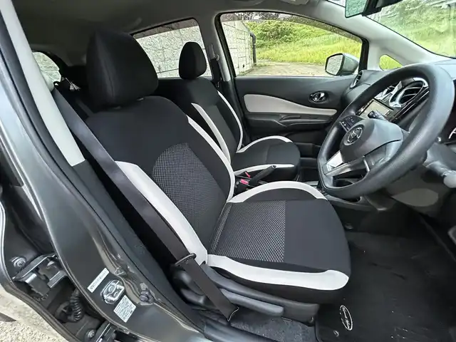 日産 ノート X Vセレクション 長崎県 2020(令2)年 5.1万km ダークメタルグレー ワンオーナー/純正メモリナビ/(CD/DVD/BT/フルセグ)/全方位カメラ/衝突軽減ブレーキ/レーンアシスト/コーナーセンサー/オートライト/スマートキー/プッシュスタート/ステアリングスイッチ
