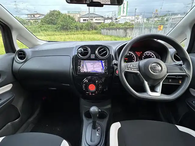 日産 ノート X Vセレクション 長崎県 2020(令2)年 5.1万km ダークメタルグレー ワンオーナー/純正メモリナビ/(CD/DVD/BT/フルセグ)/全方位カメラ/衝突軽減ブレーキ/レーンアシスト/コーナーセンサー/オートライト/スマートキー/プッシュスタート/ステアリングスイッチ