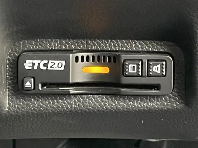 ホンダ ヴェゼル ハイブリッド e:HEV X 岡山県 2022(令4)年 2.7万km クリスタルブラックパール ホンダセンシング/純正９インチディスプレイオーディオ/（ナビ/Ｂｌｕｅｔｏｏｔｈ/フルセグＴＶ/USB/Carplay）/衝突軽減ブレーキ/レーダークルーズコントロール/ビルトインＥＴＣ２．０/ドライブレコーダー（前後）/ＬＥＤヘッドライト/オートハイビーム/フォグランプ/バックカメラ/置くだけ充電/ドライブレコーダー/新車保証書/取扱説明書/スペアキー×１