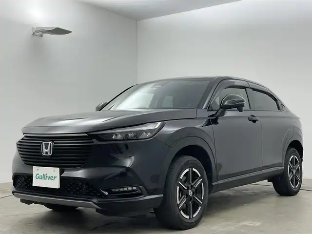 ホンダ ヴェゼル ハイブリッド e:HEV X 岡山県 2022(令4)年 2.7万km クリスタルブラックパール ホンダセンシング/純正９インチディスプレイオーディオ/（ナビ/Ｂｌｕｅｔｏｏｔｈ/フルセグＴＶ/USB/Carplay）/衝突軽減ブレーキ/レーダークルーズコントロール/ビルトインＥＴＣ２．０/ドライブレコーダー（前後）/ＬＥＤヘッドライト/オートハイビーム/フォグランプ/バックカメラ/置くだけ充電/ドライブレコーダー/新車保証書/取扱説明書/スペアキー×１