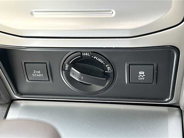 トヨタ ランドクルーザー プラド TX Lパッケージ 茨城県 2021(令3)年 1.9万km ホワイトパールクリスタルシャイン フルタイム4WD/モデリスタエアロ/サンルーフ/ALPINE9インチナビゲーション/CD/DVD/Bluetooth/フルセグTV/バックカメラ/Toyota Safety Sense/・プリクラッシュセーフティ/・レーンディパーチャーアラート/・オートマチックハイビーム/・レーダークルーズコントロール/・ロードサインアシスト/先行車発進告知/ビルトインETC/レザーシート/前席シートヒーター/エアシート/純正19インチAW/ルーフレール/オートライト/LEDヘッドライト