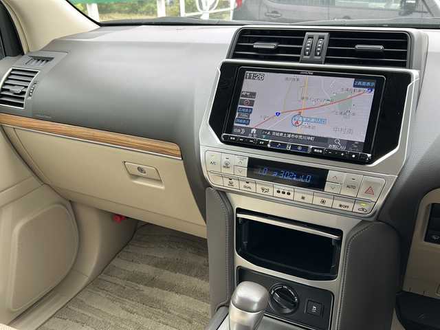 トヨタ ランドクルーザー プラド TX Lパッケージ 茨城県 2021(令3)年 1.9万km ホワイトパールクリスタルシャイン フルタイム4WD/モデリスタエアロ/サンルーフ/ALPINE9インチナビゲーション/CD/DVD/Bluetooth/フルセグTV/バックカメラ/Toyota Safety Sense/・プリクラッシュセーフティ/・レーンディパーチャーアラート/・オートマチックハイビーム/・レーダークルーズコントロール/・ロードサインアシスト/先行車発進告知/ビルトインETC/レザーシート/前席シートヒーター/エアシート/純正19インチAW/ルーフレール/オートライト/LEDヘッドライト