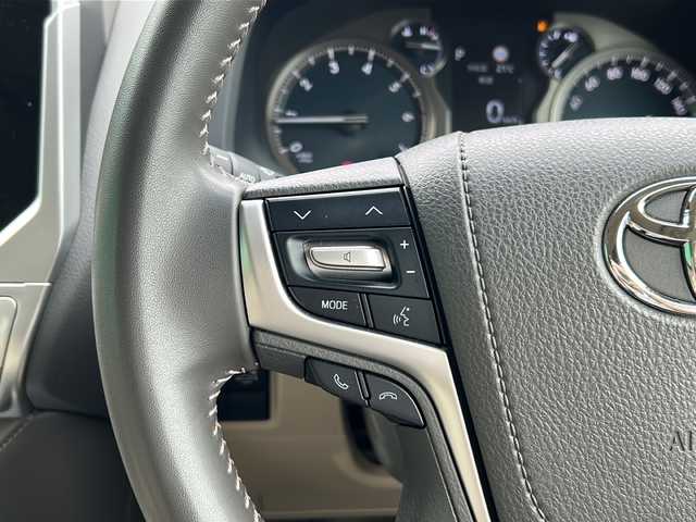 トヨタ ランドクルーザー プラド TX Lパッケージ 茨城県 2021(令3)年 1.9万km ホワイトパールクリスタルシャイン フルタイム4WD/モデリスタエアロ/サンルーフ/ALPINE9インチナビゲーション/CD/DVD/Bluetooth/フルセグTV/バックカメラ/Toyota Safety Sense/・プリクラッシュセーフティ/・レーンディパーチャーアラート/・オートマチックハイビーム/・レーダークルーズコントロール/・ロードサインアシスト/先行車発進告知/ビルトインETC/レザーシート/前席シートヒーター/エアシート/純正19インチAW/ルーフレール/オートライト/LEDヘッドライト