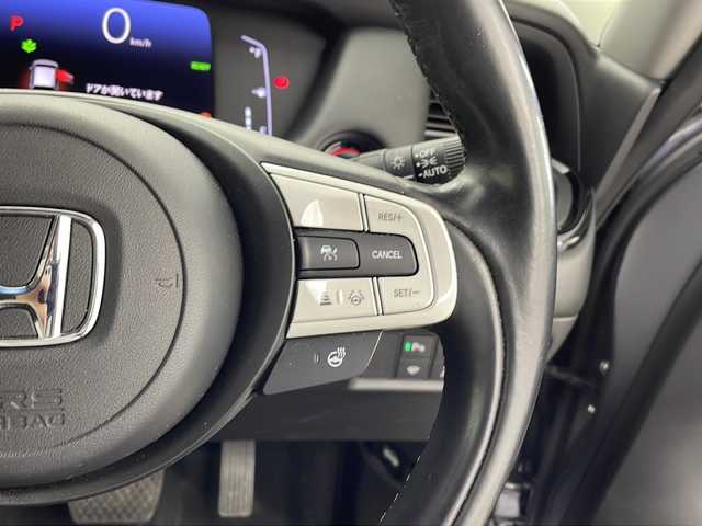 ホンダ フィット e:HEVリュクス 鹿児島県 2020(令2)年 1.8万km シャイニンググレーM ホンダセンシング　/●衝突軽減ブレーキ〈CMBS〉/●誤発進抑制機能/●後方誤発進抑制機能/●近距離衝突軽減ブレーキ/●歩行者事故低減ステアリング/●路外逸脱抑制機能/●渋滞追従機能付アダプティブ・クルーズ・コントロール〈ACC〉/●車線維持支援システム〈LKAS〉/●先行車発進お知らせ機能●標識認識機能/●オートハイビーム/純正９型ナビ　/前後ドライブレコーダー　/電子パーキング　/オートホールド　/ハンドルヒーター　/フォグライト　/LEDヘッドライト/ドアバイザー　/ウインカーミラー　/シートヒーター/ワイヤレス充電器/純正アルミホイール