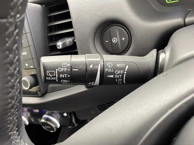 ホンダ フィット e:HEVリュクス 鹿児島県 2020(令2)年 1.8万km シャイニンググレーM ホンダセンシング　/●衝突軽減ブレーキ〈CMBS〉/●誤発進抑制機能/●後方誤発進抑制機能/●近距離衝突軽減ブレーキ/●歩行者事故低減ステアリング/●路外逸脱抑制機能/●渋滞追従機能付アダプティブ・クルーズ・コントロール〈ACC〉/●車線維持支援システム〈LKAS〉/●先行車発進お知らせ機能●標識認識機能/●オートハイビーム/純正９型ナビ　/前後ドライブレコーダー　/電子パーキング　/オートホールド　/ハンドルヒーター　/フォグライト　/LEDヘッドライト/ドアバイザー　/ウインカーミラー　/シートヒーター/ワイヤレス充電器/純正アルミホイール