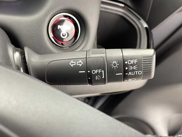 ホンダ フィット e:HEVリュクス 鹿児島県 2020(令2)年 1.8万km シャイニンググレーM ホンダセンシング　/●衝突軽減ブレーキ〈CMBS〉/●誤発進抑制機能/●後方誤発進抑制機能/●近距離衝突軽減ブレーキ/●歩行者事故低減ステアリング/●路外逸脱抑制機能/●渋滞追従機能付アダプティブ・クルーズ・コントロール〈ACC〉/●車線維持支援システム〈LKAS〉/●先行車発進お知らせ機能●標識認識機能/●オートハイビーム/純正９型ナビ　/前後ドライブレコーダー　/電子パーキング　/オートホールド　/ハンドルヒーター　/フォグライト　/LEDヘッドライト/ドアバイザー　/ウインカーミラー　/シートヒーター/ワイヤレス充電器/純正アルミホイール