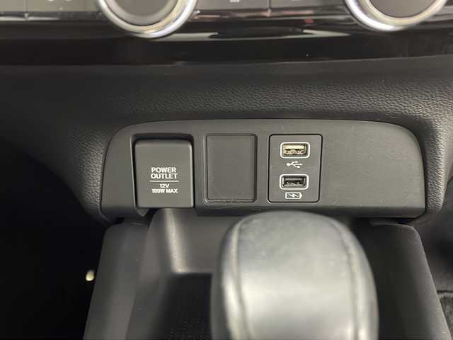 ホンダ フィット e:HEVリュクス 鹿児島県 2020(令2)年 1.8万km シャイニンググレーM ホンダセンシング　/●衝突軽減ブレーキ〈CMBS〉/●誤発進抑制機能/●後方誤発進抑制機能/●近距離衝突軽減ブレーキ/●歩行者事故低減ステアリング/●路外逸脱抑制機能/●渋滞追従機能付アダプティブ・クルーズ・コントロール〈ACC〉/●車線維持支援システム〈LKAS〉/●先行車発進お知らせ機能●標識認識機能/●オートハイビーム/純正９型ナビ　/前後ドライブレコーダー　/電子パーキング　/オートホールド　/ハンドルヒーター　/フォグライト　/LEDヘッドライト/ドアバイザー　/ウインカーミラー　/シートヒーター/ワイヤレス充電器/純正アルミホイール