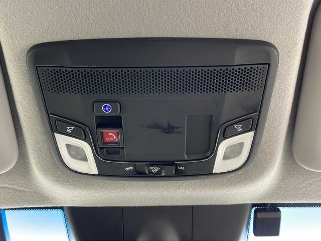 ホンダ フィット e:HEVリュクス 鹿児島県 2020(令2)年 1.8万km シャイニンググレーM ホンダセンシング　/●衝突軽減ブレーキ〈CMBS〉/●誤発進抑制機能/●後方誤発進抑制機能/●近距離衝突軽減ブレーキ/●歩行者事故低減ステアリング/●路外逸脱抑制機能/●渋滞追従機能付アダプティブ・クルーズ・コントロール〈ACC〉/●車線維持支援システム〈LKAS〉/●先行車発進お知らせ機能●標識認識機能/●オートハイビーム/純正９型ナビ　/前後ドライブレコーダー　/電子パーキング　/オートホールド　/ハンドルヒーター　/フォグライト　/LEDヘッドライト/ドアバイザー　/ウインカーミラー　/シートヒーター/ワイヤレス充電器/純正アルミホイール