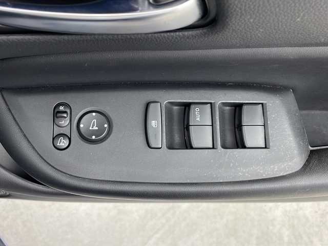 ホンダ フィット e:HEVリュクス 鹿児島県 2020(令2)年 1.8万km シャイニンググレーM ホンダセンシング　/●衝突軽減ブレーキ〈CMBS〉/●誤発進抑制機能/●後方誤発進抑制機能/●近距離衝突軽減ブレーキ/●歩行者事故低減ステアリング/●路外逸脱抑制機能/●渋滞追従機能付アダプティブ・クルーズ・コントロール〈ACC〉/●車線維持支援システム〈LKAS〉/●先行車発進お知らせ機能●標識認識機能/●オートハイビーム/純正９型ナビ　/前後ドライブレコーダー　/電子パーキング　/オートホールド　/ハンドルヒーター　/フォグライト　/LEDヘッドライト/ドアバイザー　/ウインカーミラー　/シートヒーター/ワイヤレス充電器/純正アルミホイール