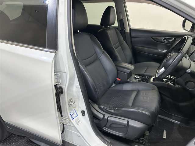 日産 エクストレイル 20Xi 愛媛県 2018(平30)年 5.9万km ブリリアントホワイトパール ・９型ナビ/（フルセグＴＶ・ＢＴ・ＣＤ・ＤＶＤ・ＦＭ・ＡＭ・ＳＤ・ＵＳＢ・ＡＵＸ）/・カプロンシート/・全方位カメラ　/・ＥＴＣ　/・前方ドラレコ　/・１１型後席モニター　/・プロパイロット　/・レーダークルコン　/・レーンキープアシスト/・パワーバックドア/・2WD・4WD切り替え/・デジタルインナーミラー/・スペアキー