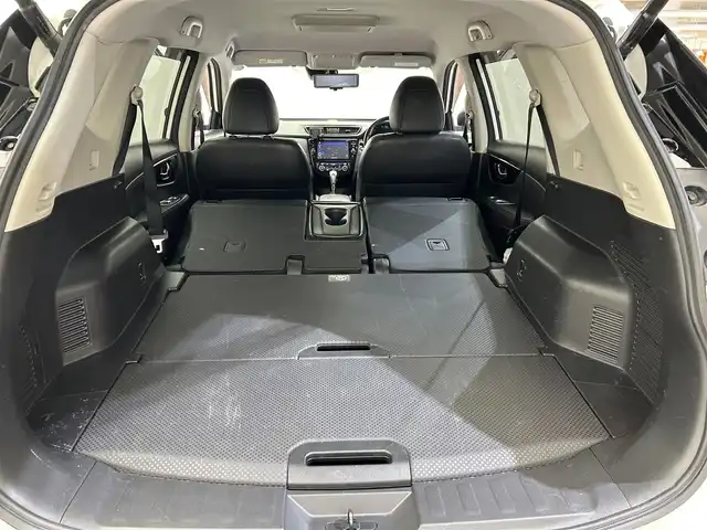 日産 エクストレイル 20Xi 愛媛県 2018(平30)年 5.9万km ブリリアントホワイトパール ・９型ナビ/（フルセグＴＶ・ＢＴ・ＣＤ・ＤＶＤ・ＦＭ・ＡＭ・ＳＤ・ＵＳＢ・ＡＵＸ）/・カプロンシート/・全方位カメラ　/・ＥＴＣ　/・前方ドラレコ　/・１１型後席モニター　/・プロパイロット　/・レーダークルコン　/・レーンキープアシスト/・パワーバックドア/・2WD・4WD切り替え/・デジタルインナーミラー/・スペアキー