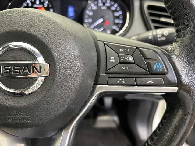 日産 エクストレイル 20Xi 愛媛県 2018(平30)年 5.9万km ブリリアントホワイトパール ・９型ナビ/（フルセグＴＶ・ＢＴ・ＣＤ・ＤＶＤ・ＦＭ・ＡＭ・ＳＤ・ＵＳＢ・ＡＵＸ）/・カプロンシート/・全方位カメラ　/・ＥＴＣ　/・前方ドラレコ　/・１１型後席モニター　/・プロパイロット　/・レーダークルコン　/・レーンキープアシスト/・パワーバックドア/・2WD・4WD切り替え/・デジタルインナーミラー/・スペアキー