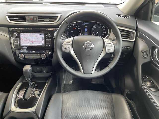 日産 エクストレイル 20Xt エマージェンシーブレーキ 埼玉県 2016(平28)年 5.5万km ダイヤモンドブラック /純正メモリナビ//フルセグTV//全方位カメラ//CD/DVD/Bluetooth/AUX/USB//クルーズコントロール//前2席シートヒーター//ビルトインETC//スマートキー×2//LEDヘッドライト//衝突軽減ブレーキ//車線逸脱警報//後側方車両検知警報//Wエアバッグ&ABS//横滑り防止装置//クリアランスソナー//パワーバックドア//アイドリングSTOP//前後ドライブレコーダー//革巻きステアリング//オートライト//Fフォグランプ//プライバシーガラス//ドアバイザー//純正17インチAW//新車時保証書//取扱説明書//ナビ取説