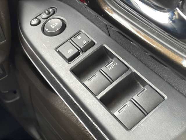 ホンダ Ｎ ＢＯＸ L 山口県 2022(令4)年 1.7万km プレミアムアイボリーパールⅡ 純正SDナビ【VXM-225Ci】/Bluetooth、CD、DVD、USB/フルセグテレビ/両側パワースライドドア/バックカメラ/前後ドライブレコーダー【DRH-204VD】/ビルトインETC/レーダークルーズコントロール/シートヒーター【D＋N席】/USB充電口×２/ステアリングスイッチ/ステアリングホールド/純正14インチスチールホイール/プッシュスタート/スマートキー/ドアバイザー/アイドリングストップ/ホンダセンシング/パーキングアシスト/レーンキープアシスト/先行車発進お知らせ機能/標識認識機能/盗難防止装置