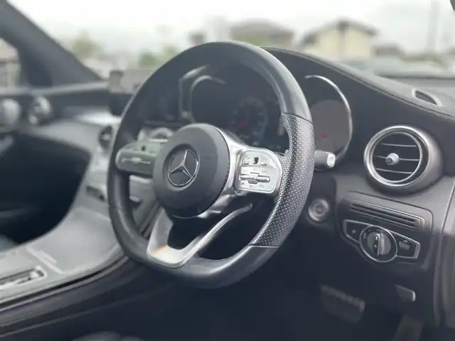 メルセデス・ベンツ ＧＬＣ２２０ d 4マチック AMGライン 栃木県 2020(令2)年 6.2万km オブシディアンブラック ワンオーナー /スライディングサンルーフ/本革シート/パワーシート /全席シートヒーター /前席ベンチレーター/前席リラクゼーションシート/エアサスペンション/キーレスゴー/ACC/レーンキープアシスト/ブラインドスポット /ナビ/全方位カメラ/フルセグTV/パワーバックドア/LEDヘッドライト/オートライト/パークトロニック /ブルメスターサウンド