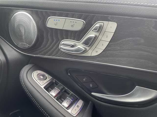 メルセデス・ベンツ ＧＬＣ２２０ d 4マチック AMGライン 栃木県 2020(令2)年 6.2万km オブシディアンブラック ワンオーナー /スライディングサンルーフ/本革シート/パワーシート /全席シートヒーター /前席ベンチレーター/前席リラクゼーションシート/エアサスペンション/キーレスゴー/ACC/レーンキープアシスト/ブラインドスポット /ナビ/全方位カメラ/フルセグTV/パワーバックドア/LEDヘッドライト/オートライト/パークトロニック /ブルメスターサウンド