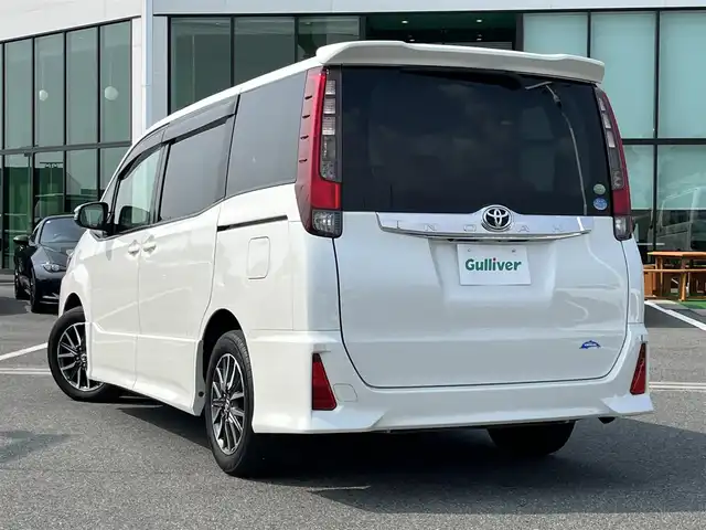 トヨタ ノア Si 奈良県 2014(平26)年 5.2万km ホワイトパールクリスタルシャイン 片側パワースライドドア/純正ナビ(フルセグTV/CD/DVD/AM・FM/BT)/バックカメラ/ビルトインETC/前後ドラレコ/LEDヘッドライト/純正16インチアルミホイール/後席サンシェード/ドアバイザー/スペアキー