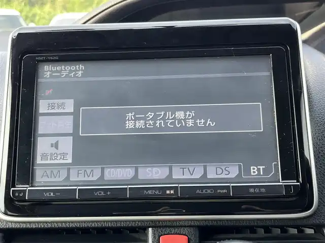 トヨタ ノア Si 奈良県 2014(平26)年 5.2万km ホワイトパールクリスタルシャイン 片側パワースライドドア/純正ナビ(フルセグTV/CD/DVD/AM・FM/BT)/バックカメラ/ビルトインETC/前後ドラレコ/LEDヘッドライト/純正16インチアルミホイール/後席サンシェード/ドアバイザー/スペアキー