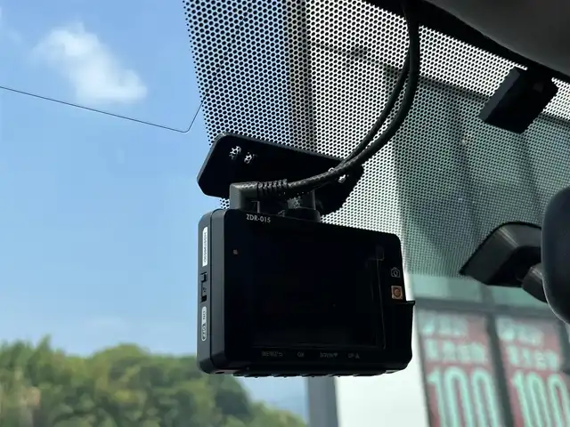 トヨタ ノア Si 奈良県 2014(平26)年 5.2万km ホワイトパールクリスタルシャイン 片側パワースライドドア/純正ナビ(フルセグTV/CD/DVD/AM・FM/BT)/バックカメラ/ビルトインETC/前後ドラレコ/LEDヘッドライト/純正16インチアルミホイール/後席サンシェード/ドアバイザー/スペアキー
