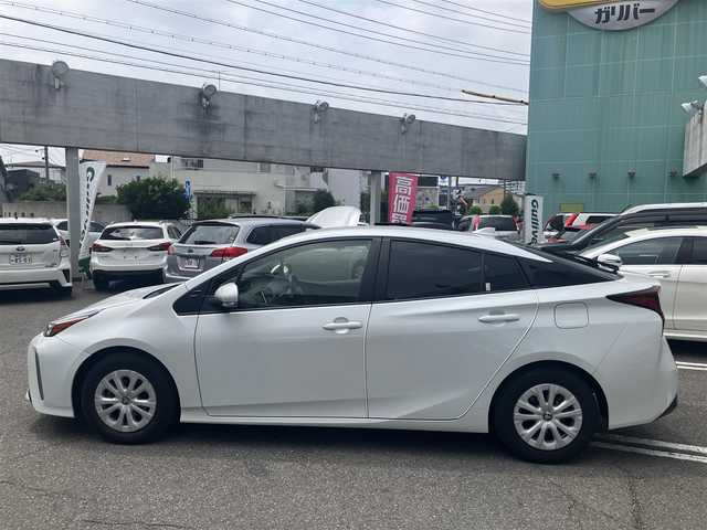 トヨタ プリウス SセーフティプラスⅡ 大分県 2022(令4)年 5.9万km プラチナホワイトパールマイカ トヨタセーフティセンス/マルチメディアディスプレイ/Bluetoothオーディオ/Miracast/地デジ　フルセグ/全方位モニター/スマートキー/プッシュスタート/レーダークルーズコントロール/ビルトイン2.0ETC/LEDヘッドライト/オートライト/オートマチックハイビーム/ステアリングスイッチ/保証書取説有り