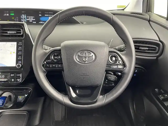 トヨタ プリウス SセーフティプラスⅡ 大分県 2022(令4)年 5.9万km プラチナホワイトパールマイカ パノラミックビューモニター/TOYOTAセーフティセンス/・プリクラッシュセーフティ/・レーントレーシングアシスト/・レーダークルーズコントロール/・オートマチックハイビーム/・ロードサインアシスト/ブラインドスポットモニター（BSM）/リヤクロアストラフィックアラート（RCTA）/純正8型ディスプレイオーディオ/・ナビ機能有り、フルセグTV、BT対応/・Miracast、AppleCarPlay、AndroidAuto/ステアリングスイッチ/ビルトインETC2.0/AC100V/1500W/横滑り防止装置/電動格納ミラー/社外フロアマット/オートライト/LEDヘッドライト/LEDフォグ/クリアランソナー/保証書、取説有り