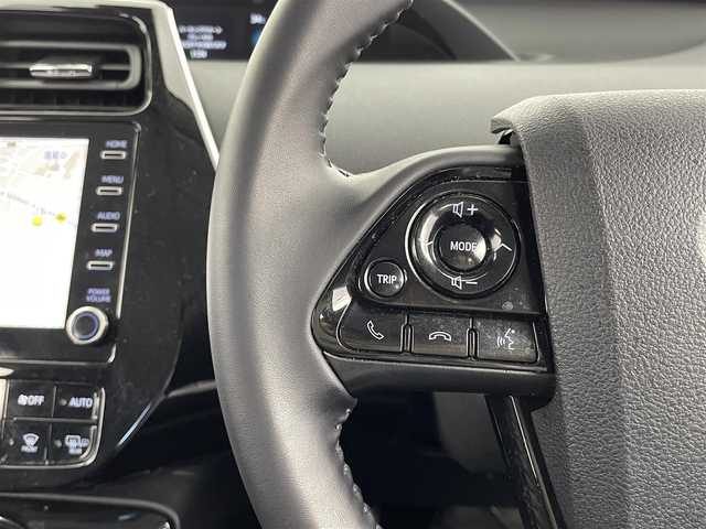 トヨタ プリウス SセーフティプラスⅡ 大分県 2022(令4)年 5.9万km プラチナホワイトパールマイカ パノラミックビューモニター/TOYOTAセーフティセンス/・プリクラッシュセーフティ/・レーントレーシングアシスト/・レーダークルーズコントロール/・オートマチックハイビーム/・ロードサインアシスト/ブラインドスポットモニター（BSM）/リヤクロアストラフィックアラート（RCTA）/純正8型ディスプレイオーディオ/・ナビ機能有り、フルセグTV、BT対応/・Miracast、AppleCarPlay、AndroidAuto/ステアリングスイッチ/ビルトインETC2.0/AC100V/1500W/横滑り防止装置/電動格納ミラー/社外フロアマット/オートライト/LEDヘッドライト/LEDフォグ/クリアランソナー/保証書、取説有り