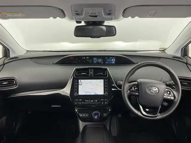 トヨタ プリウス SセーフティプラスⅡ 大分県 2022(令4)年 5.9万km プラチナホワイトパールマイカ パノラミックビューモニター/TOYOTAセーフティセンス/・プリクラッシュセーフティ/・レーントレーシングアシスト/・レーダークルーズコントロール/・オートマチックハイビーム/・ロードサインアシスト/ブラインドスポットモニター（BSM）/リヤクロアストラフィックアラート（RCTA）/純正8型ディスプレイオーディオ/・ナビ機能有り、フルセグTV、BT対応/・Miracast、AppleCarPlay、AndroidAuto/ステアリングスイッチ/ビルトインETC2.0/AC100V/1500W/横滑り防止装置/電動格納ミラー/社外フロアマット/オートライト/LEDヘッドライト/LEDフォグ/クリアランソナー/保証書、取説有り