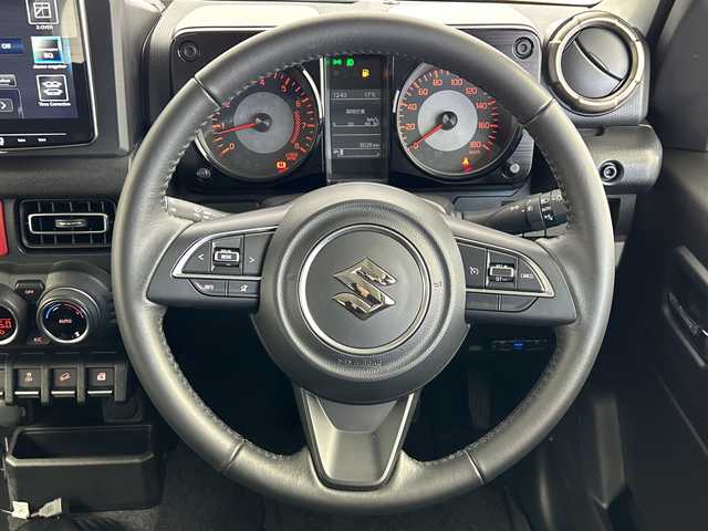 スズキ ジムニー シエラ JC 愛知県 2023(令5)年 0.6万km シフォンアイボリーメタリックブラック2トーンルーフ ALPINE9型ディスプレイオーディオ/(Applecarplay/AndroidAuto/HDMI/USB)/シートヒーター　/前後ドライブレコーダー　/クルーズコントロール　/バックカメラ　　/純正フロアマット/純正マッドフラップ/LEDヘッドライト/ETC/背面タイヤ