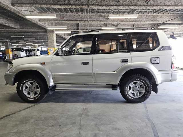 トヨタ ランドクルーザー プラド TX ワイド パッケージⅢ 群馬県 1998(平10)年 7.4万km ホワイト/シルバーM 〇社外ナビ/〇地上デジタルTV/〇バックカメラ/〇ムーンルーフ/〇ルーフレール/〇オートエアコン/〇シートカバー付/〇純正16インチアルミ/〇キャンピング/〇禁煙車