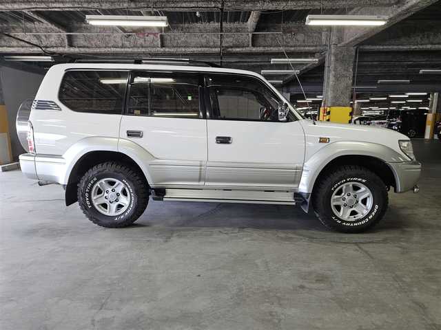 トヨタ ランドクルーザー プラド TX ワイド パッケージⅢ 群馬県 1998(平10)年 7.4万km ホワイト/シルバーM 〇社外ナビ/〇地上デジタルTV/〇バックカメラ/〇ムーンルーフ/〇ルーフレール/〇オートエアコン/〇シートカバー付/〇純正16インチアルミ/〇キャンピング/〇禁煙車