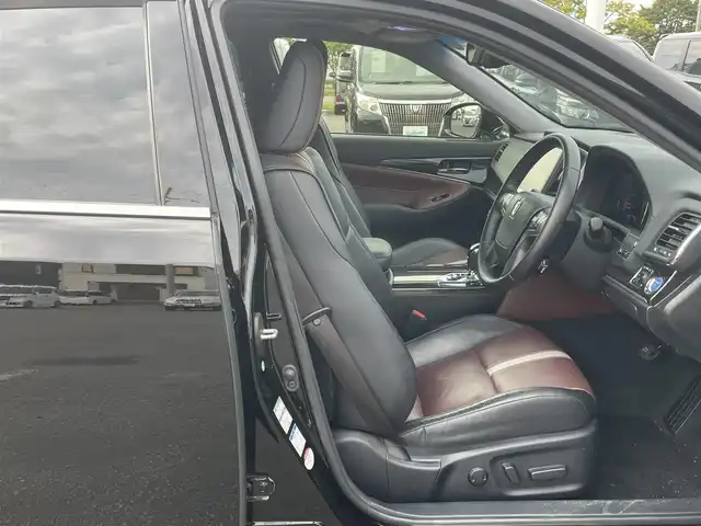 トヨタ クラウン ハイブリッド アスリートS Four ブラック 道央・札幌 2014(平26)年 15.8万km ブラック ４WD/寒冷地仕様/純正メーカーオプションナビ/AM/FM/BT/フルセグ/横滑り防止装置/クルーズコントロール/クリアランスソナー/バックカメラ/全方位カメラ/ビルトインETC/ECOMODE/SNOWMODE/SPORTMODE/前席パワーシート/前席シートヒーター/前席エアシート/レザーシート/革巻きステアリング/ステアリングリモコン/ハンドルヒーター/サンルーフ/自動防眩ミラー/MTモード付AT/プッシュスタート/スマートキー/LEDヘッドライト/オートライト/フォグランプ/電動格納ミラー/ヒーテッドドアミラー/ウィンカーミラー/純正フロアマット/ドアバイザー/スペアキー/純正エンジンスターター/社外アルミホイール付冬タイヤ積込/255/45/R18/2022年/山5ｍｍ