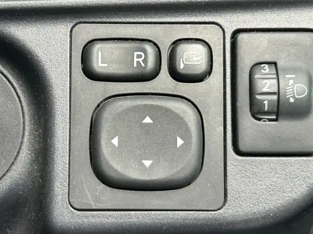 トヨタ アクア S 静岡県 2015(平27)年 3.2万km コバルトブルーメタリック 純正ＳＤナビ/ワンセグ/ＣＤ再生/ＢＬＵＥＴＯＯＴＨオーディオ/ビルトインＥＴＣ/バックカメラ/キーレスエントリー/オートエアコン/ドアバイザー/純正フロアマット/プロジェクター式ハロゲンヘッドライト