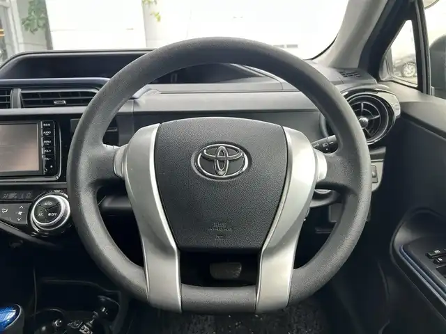 トヨタ アクア S 静岡県 2015(平27)年 3.2万km コバルトブルーメタリック 純正ＳＤナビ/ワンセグ/ＣＤ再生/ＢＬＵＥＴＯＯＴＨオーディオ/ビルトインＥＴＣ/バックカメラ/キーレスエントリー/オートエアコン/ドアバイザー/純正フロアマット/プロジェクター式ハロゲンヘッドライト