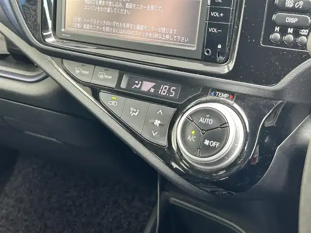 トヨタ アクア S 静岡県 2015(平27)年 3.2万km コバルトブルーメタリック 純正ＳＤナビ/ワンセグ/ＣＤ再生/ＢＬＵＥＴＯＯＴＨオーディオ/ビルトインＥＴＣ/バックカメラ/キーレスエントリー/オートエアコン/ドアバイザー/純正フロアマット/プロジェクター式ハロゲンヘッドライト