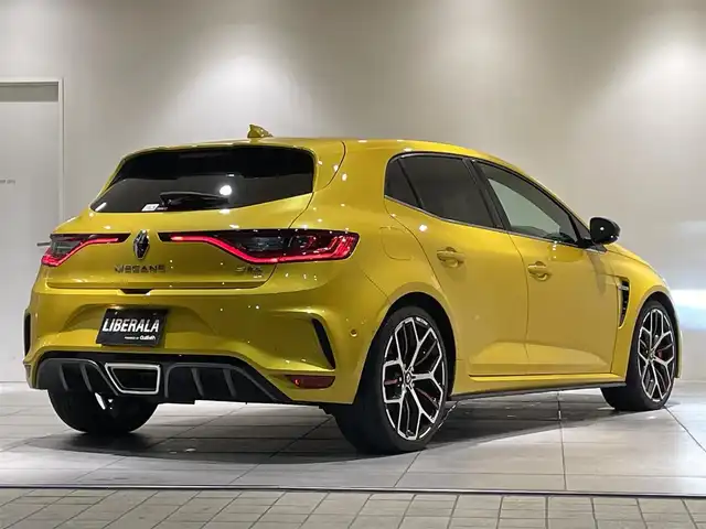 ルノー メガーヌ ルノースポール トロフィー 愛知県 2020(令2)年 4.8万km 黄 Ｒ．ＳトロフィーＥＤＣ　/ＤＩＡＴＯＮＥＳＯＵＤ　/純正ディスプレイオーディオ　/Ｂｌｕｅｔｏｏｔｈ　/ミラーリング　/バックカメラ　/クルーズコントロール　/ＬＫＡ　/ＢＳＭ　/ＰＫＡ　/アンビエントライト　/ＥＴＣ/プッシュスタート/アイドリングストップ/ウィンカーミラー