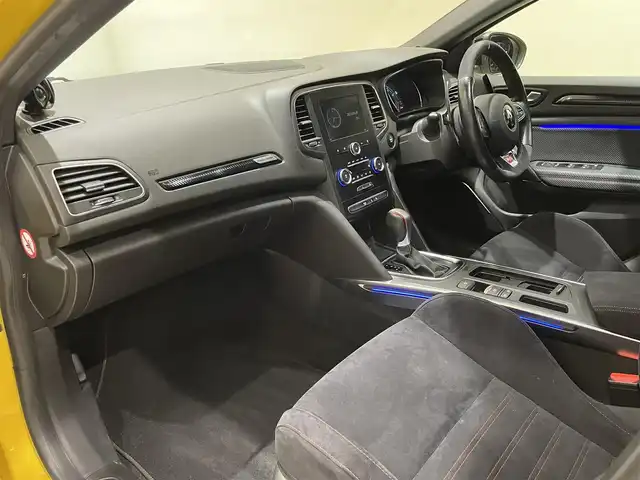 ルノー メガーヌ ルノースポール トロフィー 愛知県 2020(令2)年 4.8万km 黄 Ｒ．ＳトロフィーＥＤＣ　/ＤＩＡＴＯＮＥＳＯＵＤ　/純正ディスプレイオーディオ　/Ｂｌｕｅｔｏｏｔｈ　/ミラーリング　/バックカメラ　/クルーズコントロール　/ＬＫＡ　/ＢＳＭ　/ＰＫＡ　/アンビエントライト　/ＥＴＣ/プッシュスタート/アイドリングストップ/ウィンカーミラー