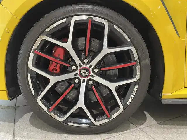 ルノー メガーヌ ルノースポール トロフィー 愛知県 2020(令2)年 4.8万km 黄 Ｒ．ＳトロフィーＥＤＣ　/ＤＩＡＴＯＮＥＳＯＵＤ　/純正ディスプレイオーディオ　/Ｂｌｕｅｔｏｏｔｈ　/ミラーリング　/バックカメラ　/クルーズコントロール　/ＬＫＡ　/ＢＳＭ　/ＰＫＡ　/アンビエントライト　/ＥＴＣ/プッシュスタート/アイドリングストップ/ウィンカーミラー