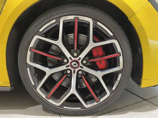 ルノー メガーヌ ルノースポール トロフィー 愛知県 2020(令2)年 4.8万km 黄 Ｒ．ＳトロフィーＥＤＣ　/ＤＩＡＴＯＮＥＳＯＵＤ　/純正ディスプレイオーディオ　/Ｂｌｕｅｔｏｏｔｈ　/ミラーリング　/バックカメラ　/クルーズコントロール　/ＬＫＡ　/ＢＳＭ　/ＰＫＡ　/アンビエントライト　/ＥＴＣ/プッシュスタート/アイドリングストップ/ウィンカーミラー