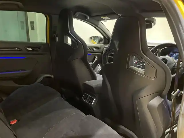 ルノー メガーヌ ルノースポール トロフィー 愛知県 2020(令2)年 4.8万km 黄 Ｒ．ＳトロフィーＥＤＣ　/ＤＩＡＴＯＮＥＳＯＵＤ　/純正ディスプレイオーディオ　/Ｂｌｕｅｔｏｏｔｈ　/ミラーリング　/バックカメラ　/クルーズコントロール　/ＬＫＡ　/ＢＳＭ　/ＰＫＡ　/アンビエントライト　/ＥＴＣ/プッシュスタート/アイドリングストップ/ウィンカーミラー