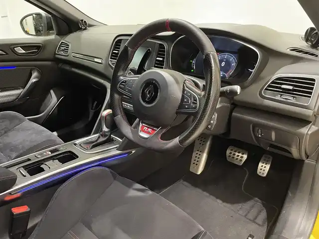 ルノー メガーヌ ルノースポール トロフィー 愛知県 2020(令2)年 4.8万km 黄 Ｒ．ＳトロフィーＥＤＣ　/ＤＩＡＴＯＮＥＳＯＵＤ　/純正ディスプレイオーディオ　/Ｂｌｕｅｔｏｏｔｈ　/ミラーリング　/バックカメラ　/クルーズコントロール　/ＬＫＡ　/ＢＳＭ　/ＰＫＡ　/アンビエントライト　/ＥＴＣ/プッシュスタート/アイドリングストップ/ウィンカーミラー
